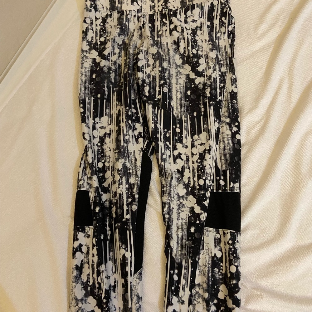 Ankle length cute design yoga pants